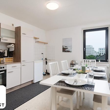 Einfach Aber Sehr Komfortabel - Wohnung Fuer 6 Personen - 2Xwc - Grupen, Messe, Monteure, Studenten - Voll Ausgestattet - 6 Betten 140X200Cm Hochwertig, 3 Smart-Tv 55 Zoll Netflix, 1000 Mbit Wlan, Voll Ausgestattete Kueche Duisburgo Exterior foto