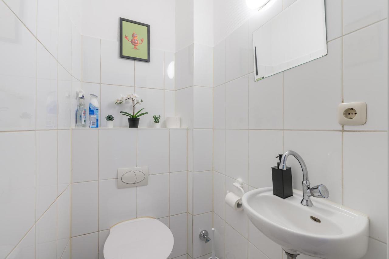 Einfach Aber Sehr Komfortabel - Wohnung Fuer 6 Personen - 2Xwc - Grupen, Messe, Monteure, Studenten - Voll Ausgestattet - 6 Betten 140X200Cm Hochwertig, 3 Smart-Tv 55 Zoll Netflix, 1000 Mbit Wlan, Voll Ausgestattete Kueche Duisburgo Exterior foto