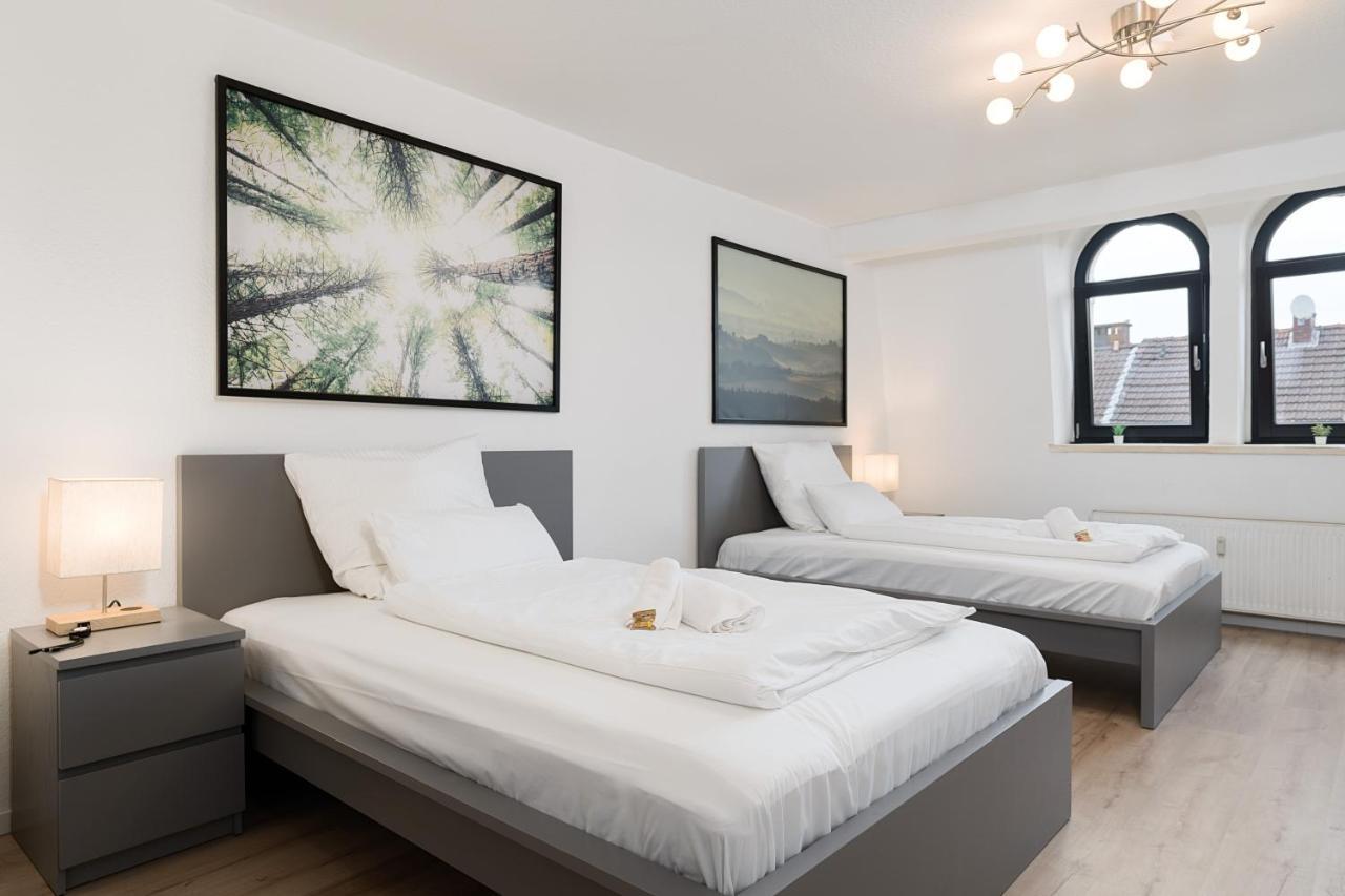 Einfach Aber Sehr Komfortabel - Wohnung Fuer 6 Personen - 2Xwc - Grupen, Messe, Monteure, Studenten - Voll Ausgestattet - 6 Betten 140X200Cm Hochwertig, 3 Smart-Tv 55 Zoll Netflix, 1000 Mbit Wlan, Voll Ausgestattete Kueche Duisburgo Exterior foto
