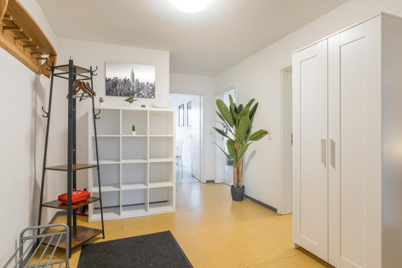 Einfach Aber Sehr Komfortabel - Wohnung Fuer 6 Personen - 2Xwc - Grupen, Messe, Monteure, Studenten - Voll Ausgestattet - 6 Betten 140X200Cm Hochwertig, 3 Smart-Tv 55 Zoll Netflix, 1000 Mbit Wlan, Voll Ausgestattete Kueche Duisburgo Exterior foto