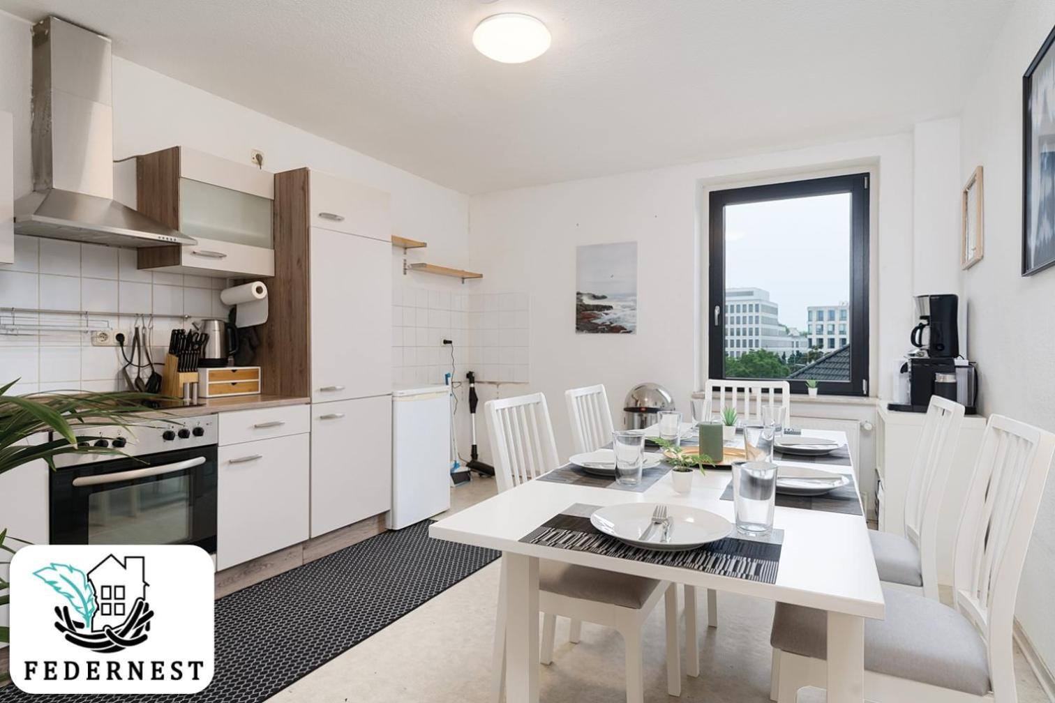 Einfach Aber Sehr Komfortabel - Wohnung Fuer 6 Personen - 2Xwc - Grupen, Messe, Monteure, Studenten - Voll Ausgestattet - 6 Betten 140X200Cm Hochwertig, 3 Smart-Tv 55 Zoll Netflix, 1000 Mbit Wlan, Voll Ausgestattete Kueche Duisburgo Exterior foto